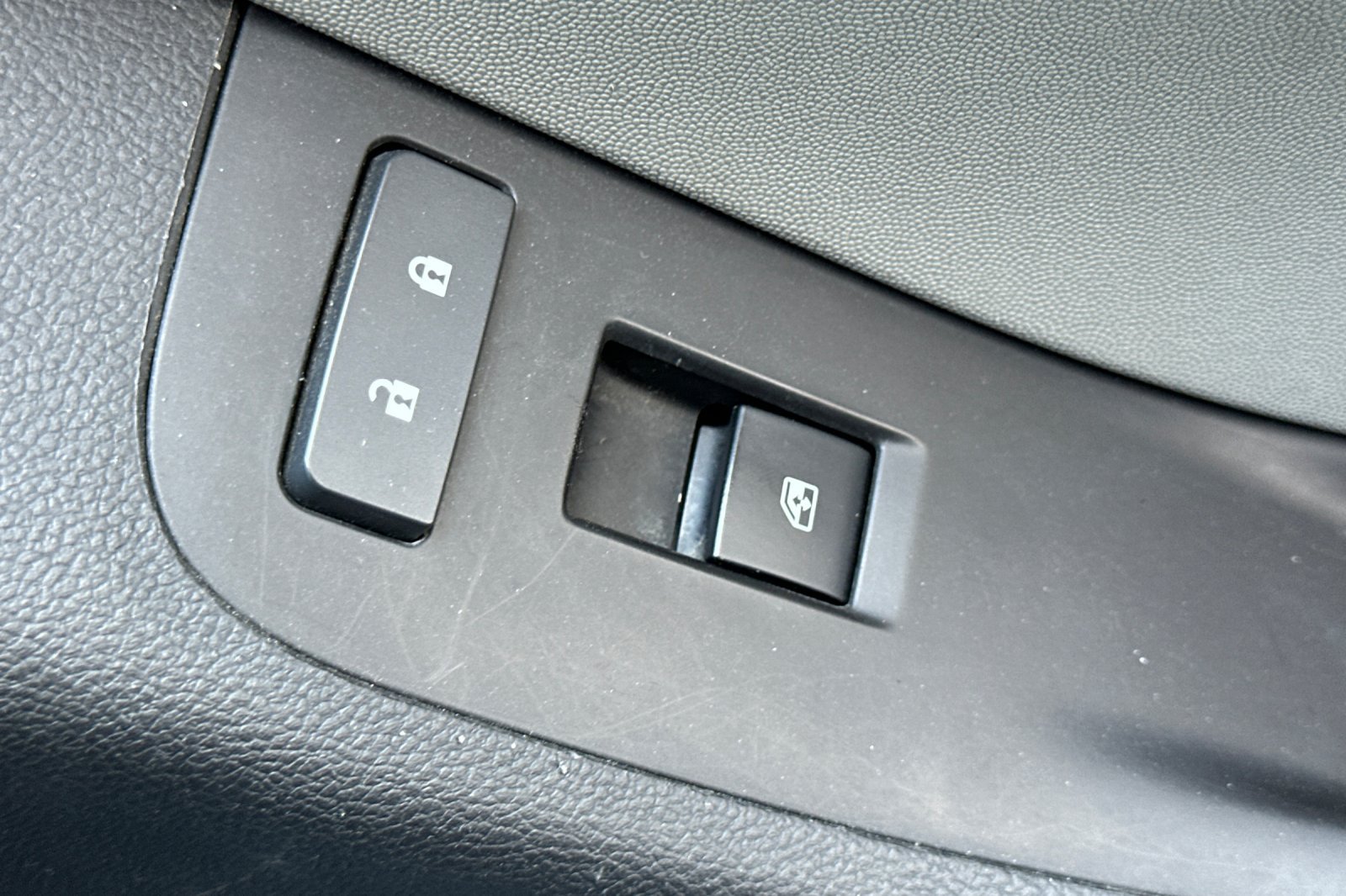 Used 2014 Chevrolet Camaro LS RWD image 21