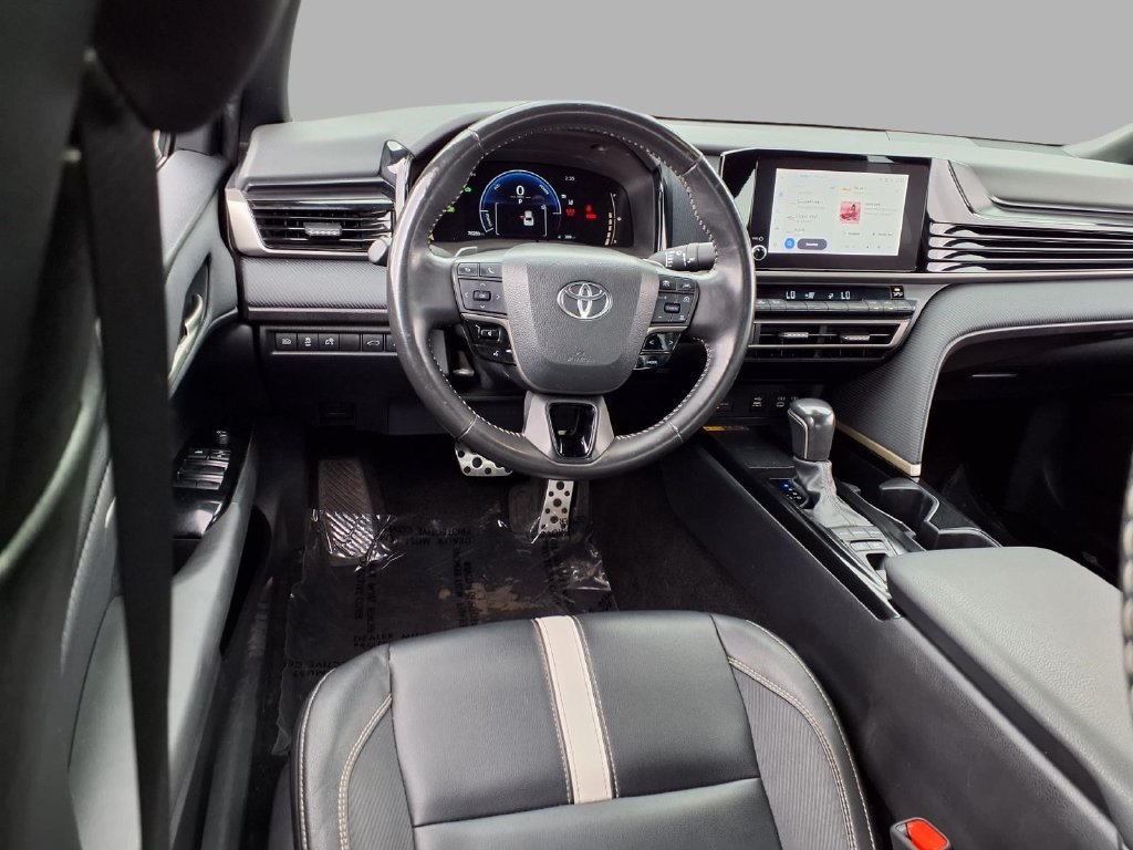Used 2025 Toyota Camry SE FWD image 4