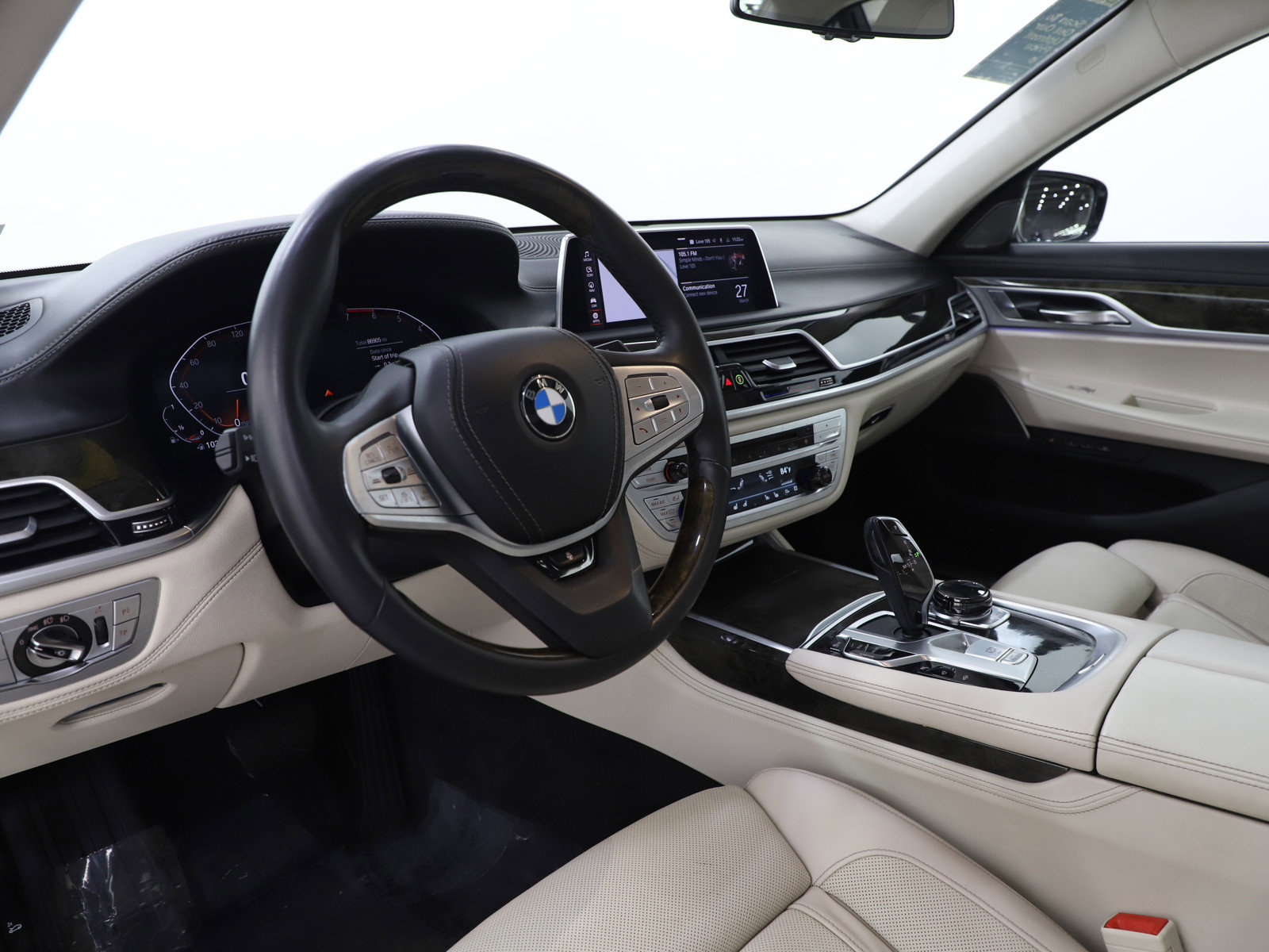 Used 2020 BMW 750i xDrive w/ Executive Package image 31