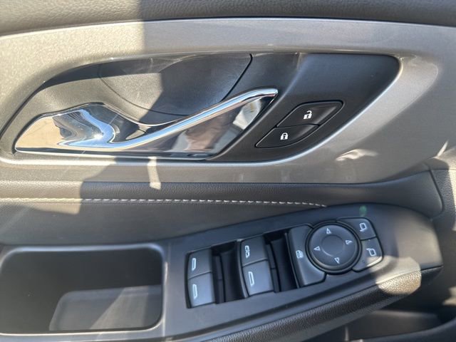 Used 2023 Chevrolet Traverse LT image 8