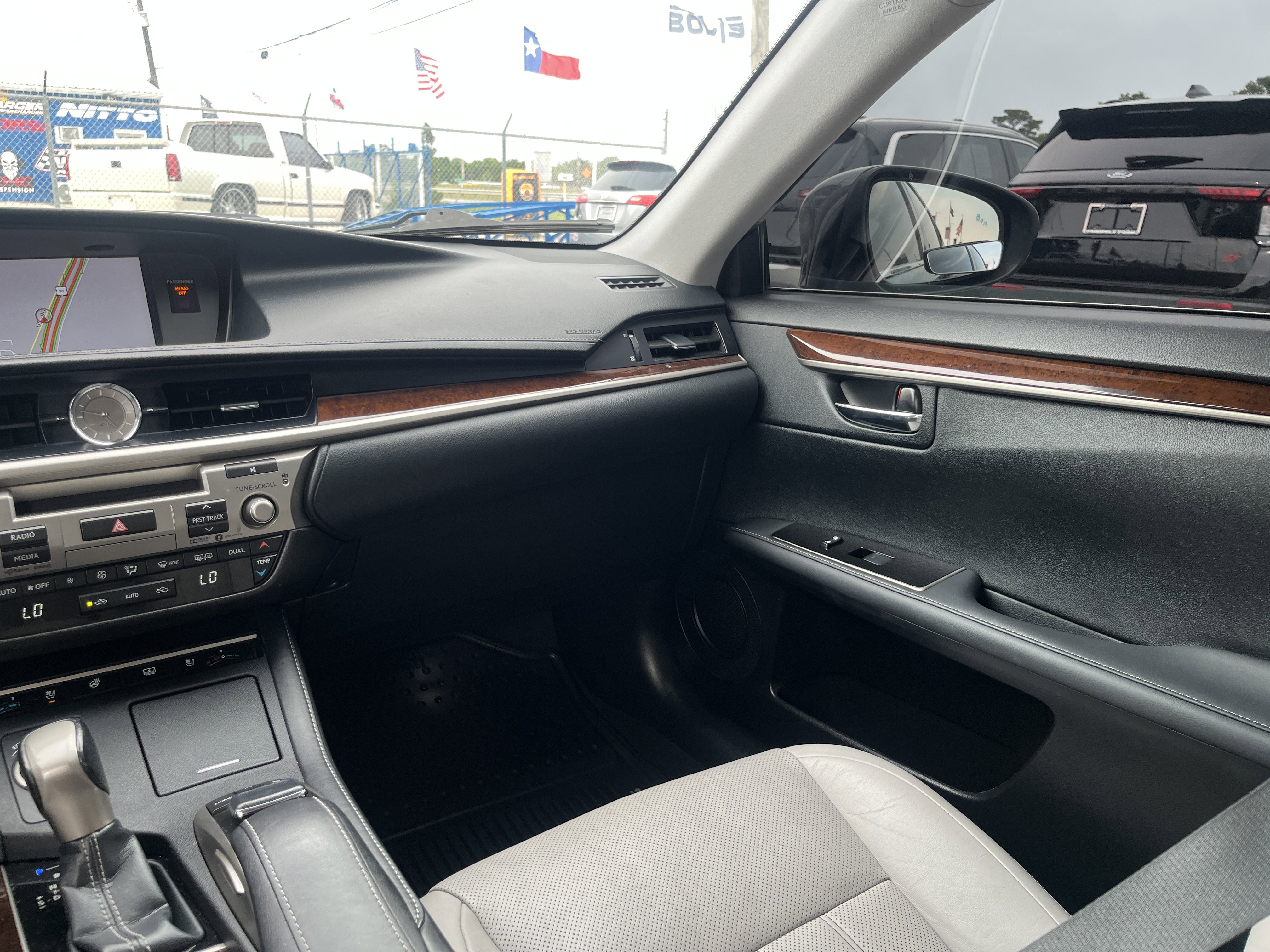 Used 2018 Lexus ES 350 w/ Luxury Package w/Wood Trim FWD image 15