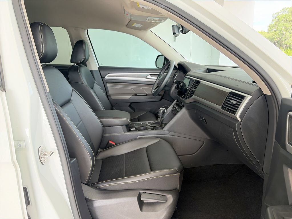 Certified 2023 Volkswagen Atlas SE w/ Black Wheel Package FWD image 28