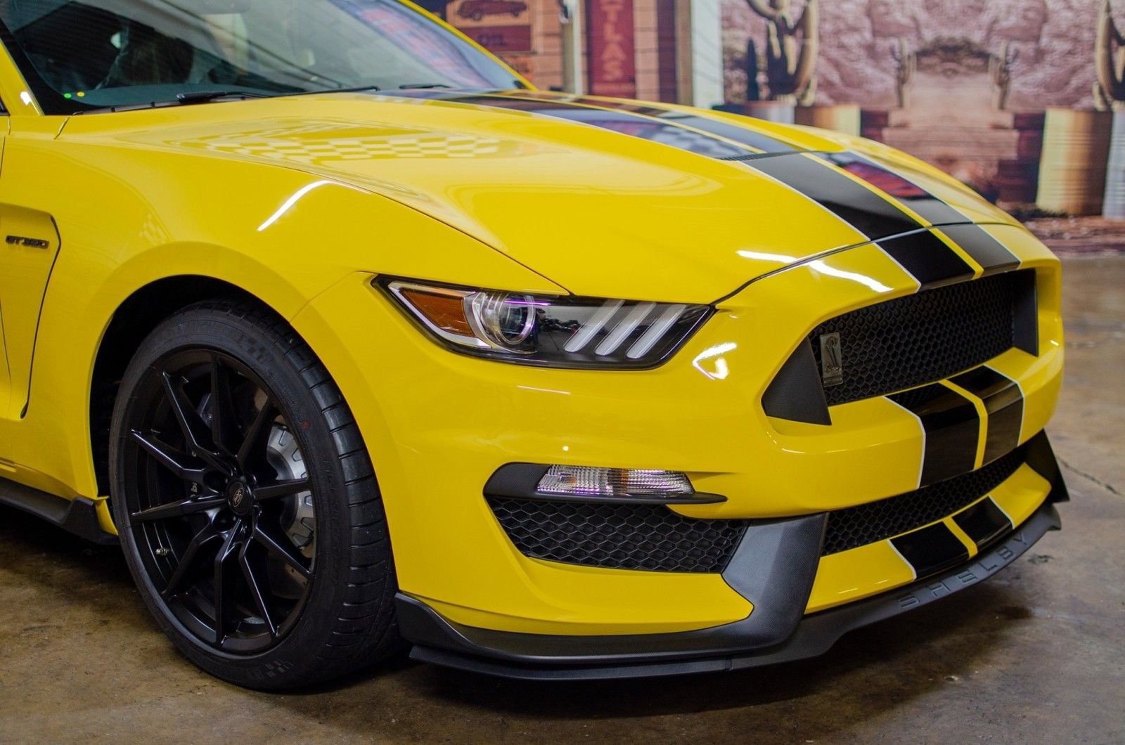 Used 2016 Ford Mustang Shelby GT350 w/ Technology Package image 2