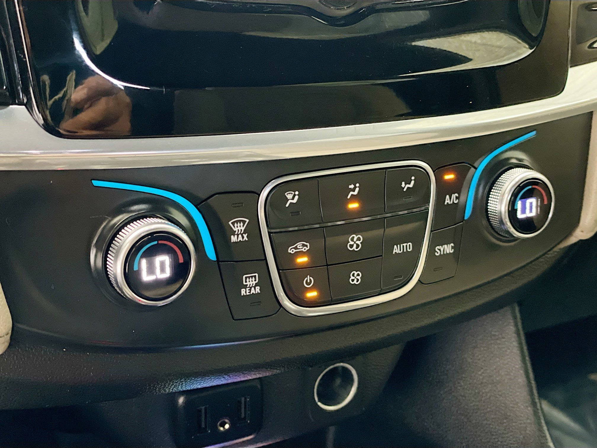 Used 2022 Chevrolet Traverse LS image 11