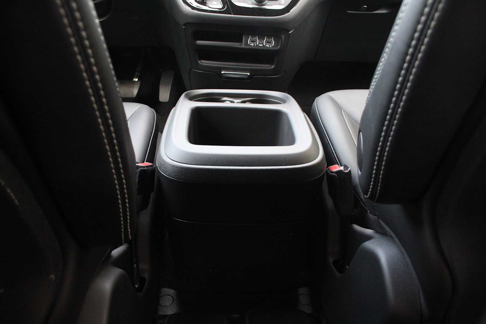 New 2025 Chrysler Pacifica Select AWD/4WD image 30
