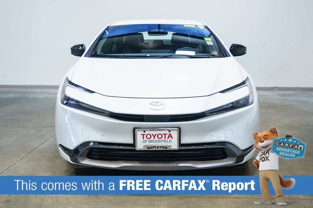 Used 2025 Toyota Prius XLE FWD image 2