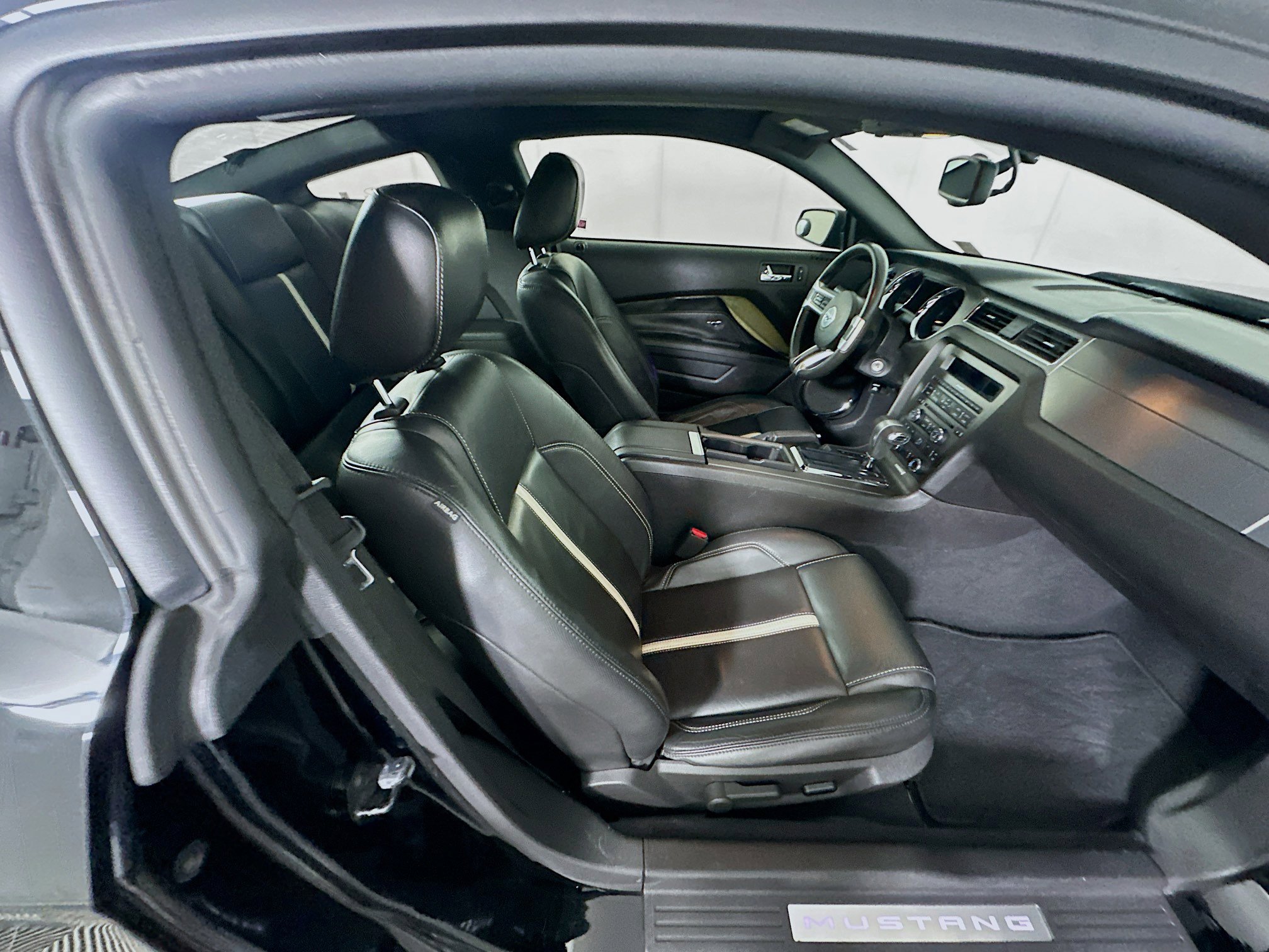 Used 2010 Ford Mustang GT Premium image 26