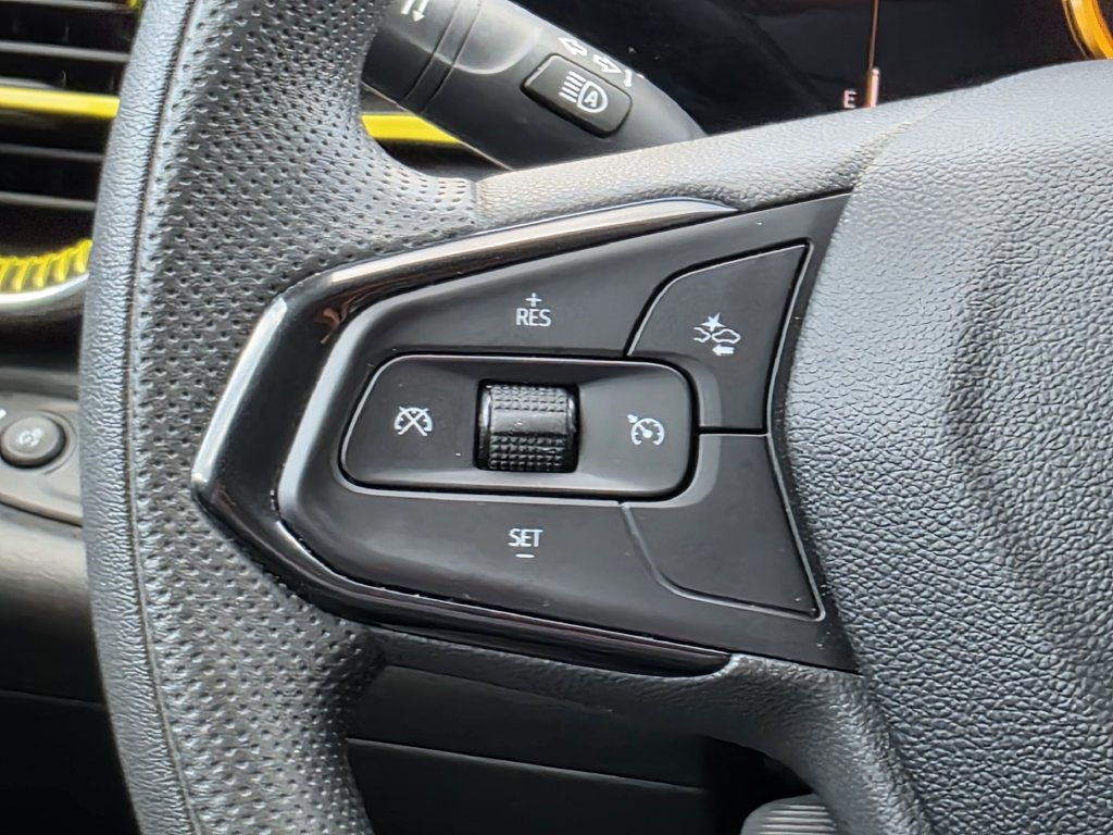 Used 2025 Chevrolet Trax LT FWD image 23