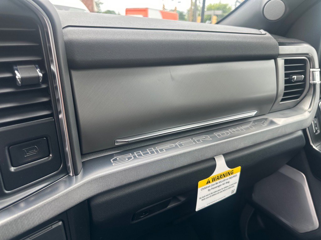 New 2025 Ford F250 Platinum image 33