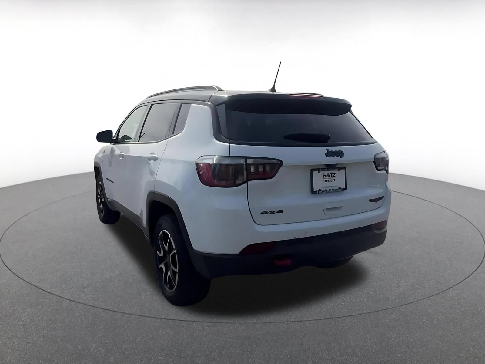 Used 2025 Jeep Compass Trailhawk AWD/4WD image 11