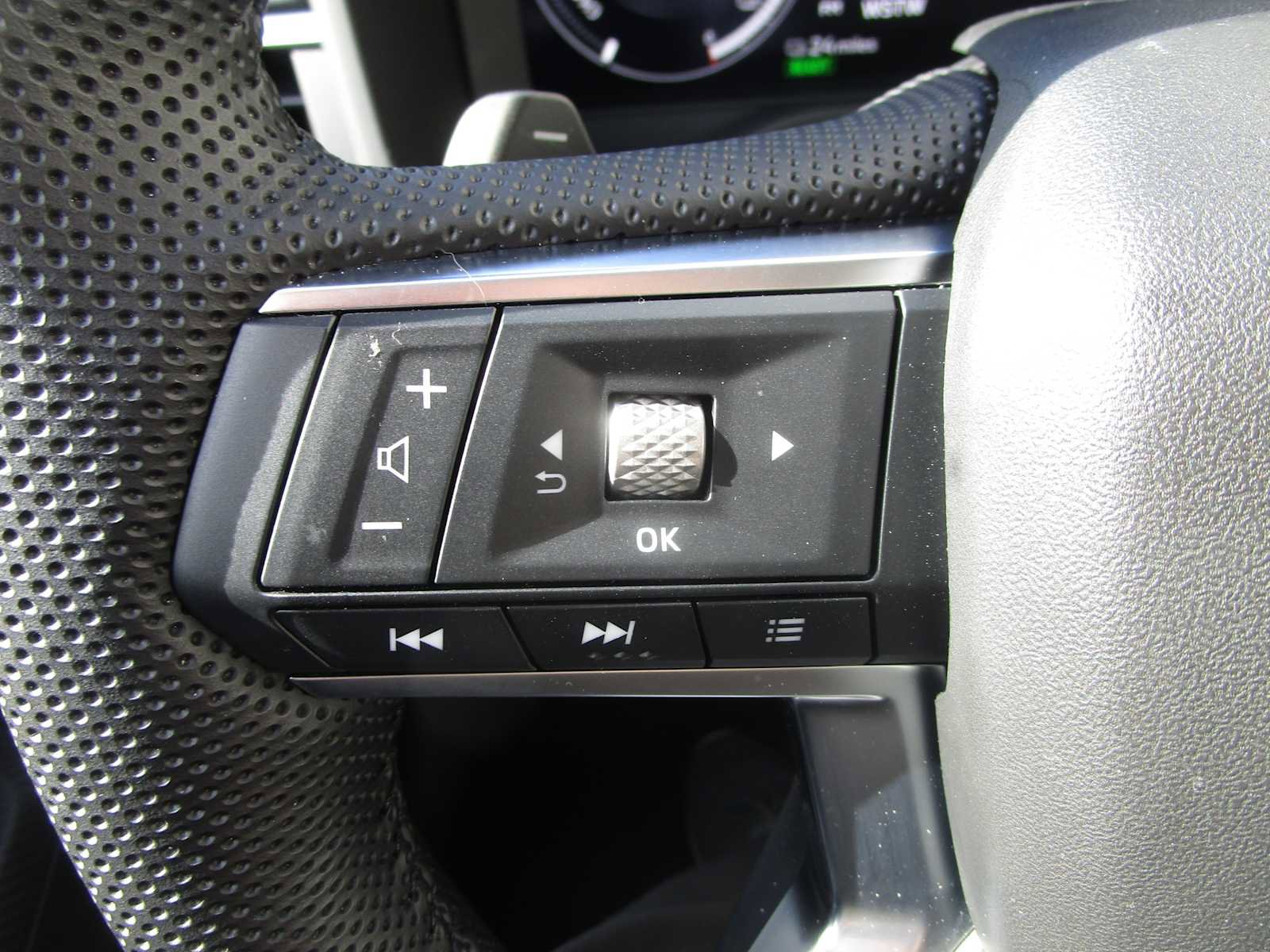 Used 2023 Mitsubishi Outlander SE image 29