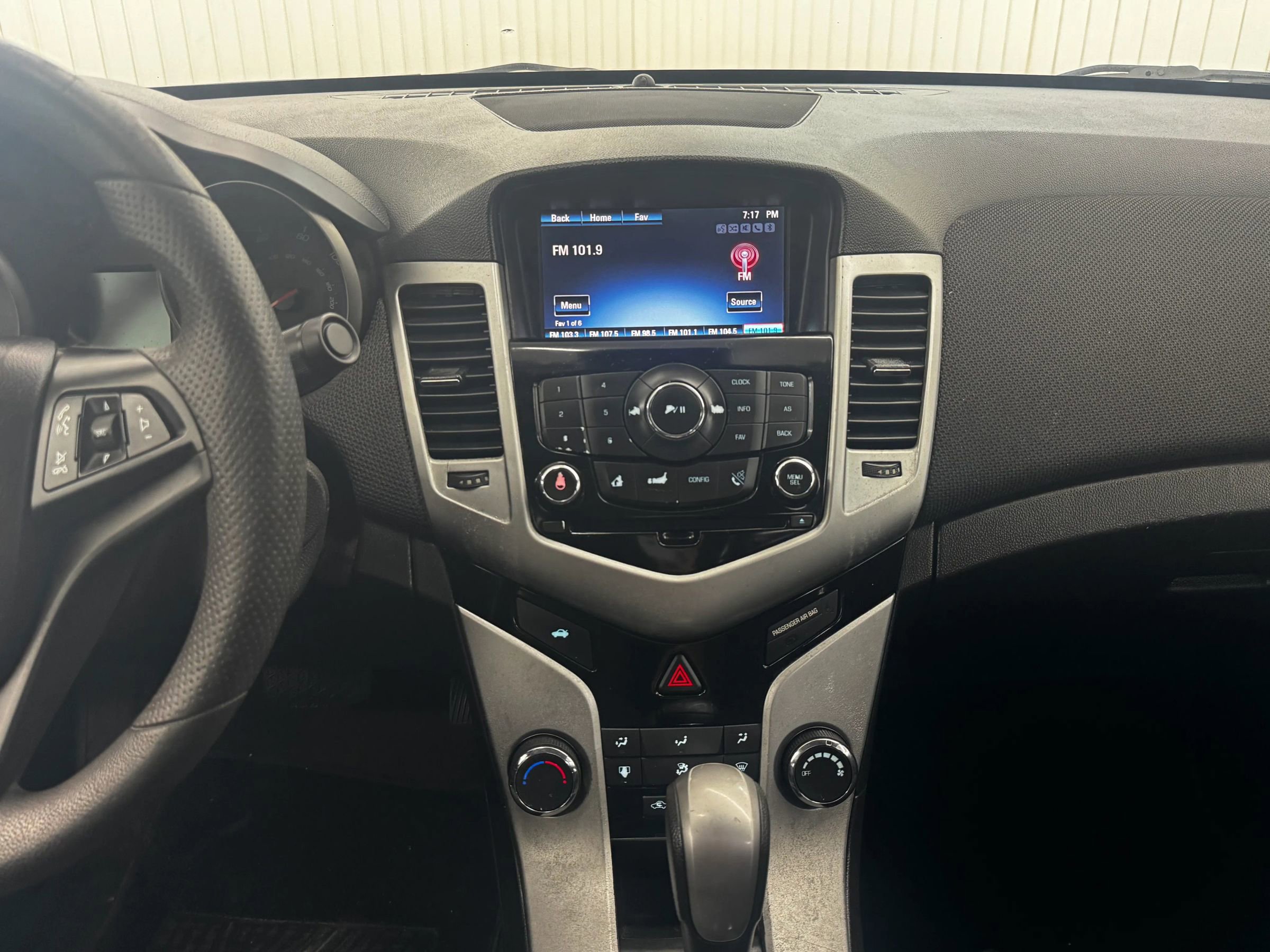 Used 2016 Chevrolet Cruze LT w/ Technology Package image 15