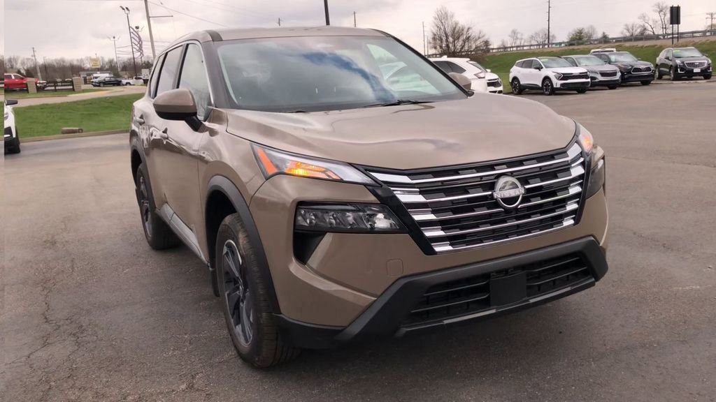 Used 2025 Nissan Rogue SV AWD/4WD image 3