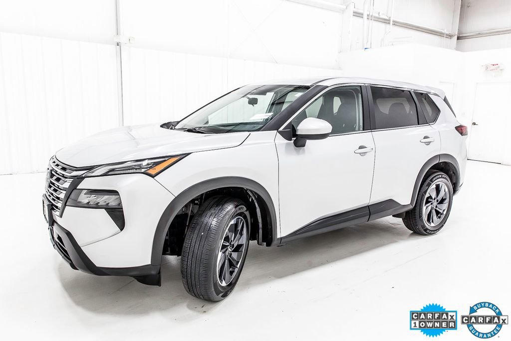 Used 2025 Nissan Rogue SV image 2