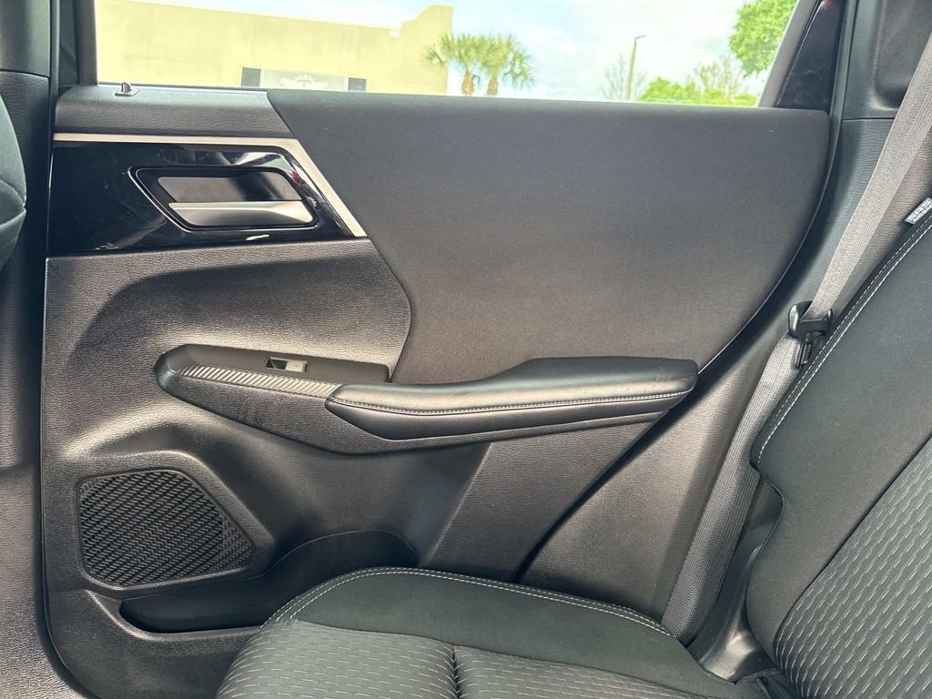 Used 2023 Mitsubishi Outlander ES FWD image 16