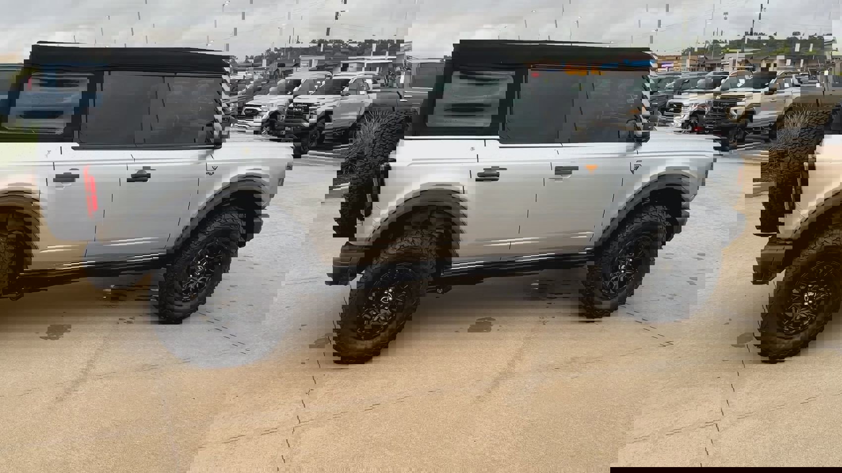 Used 2023 Ford Bronco Badlands image 8