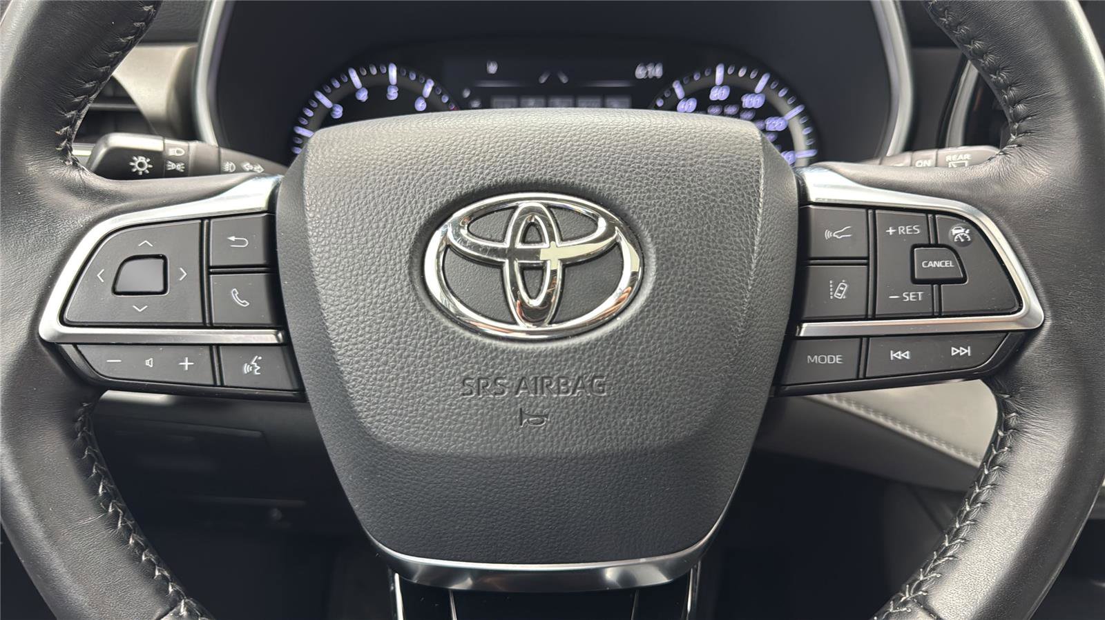 Used 2020 Toyota Highlander XLE FWD image 26