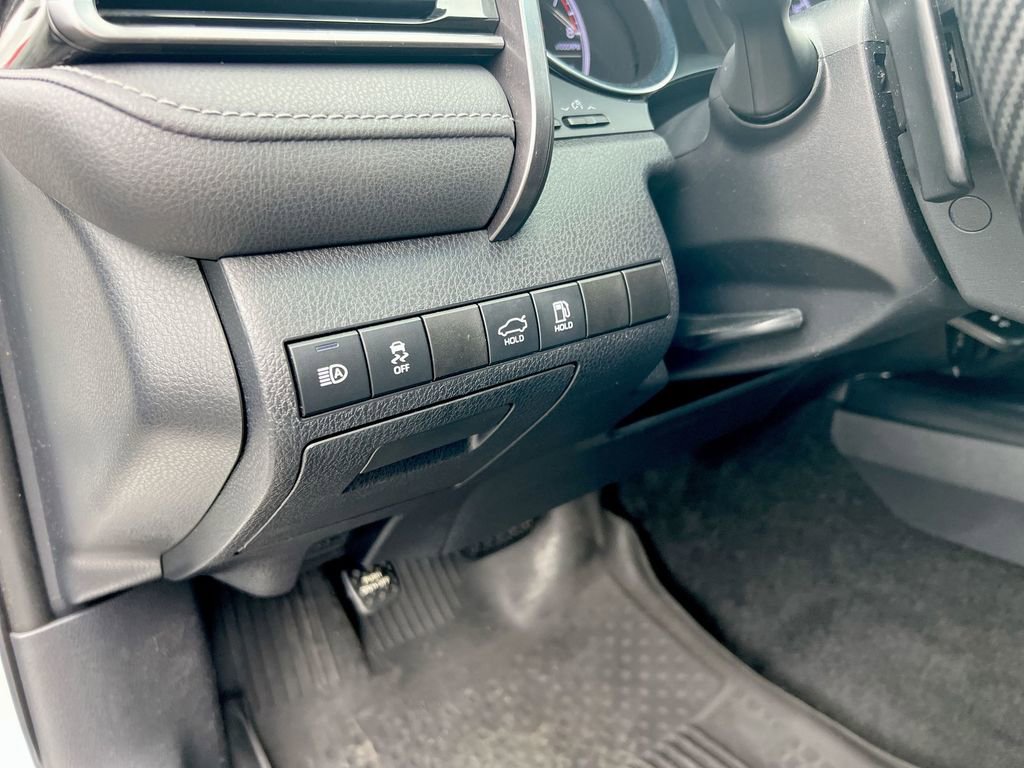 Used 2019 Toyota Camry SE w/ Carpet Mat Package image 15