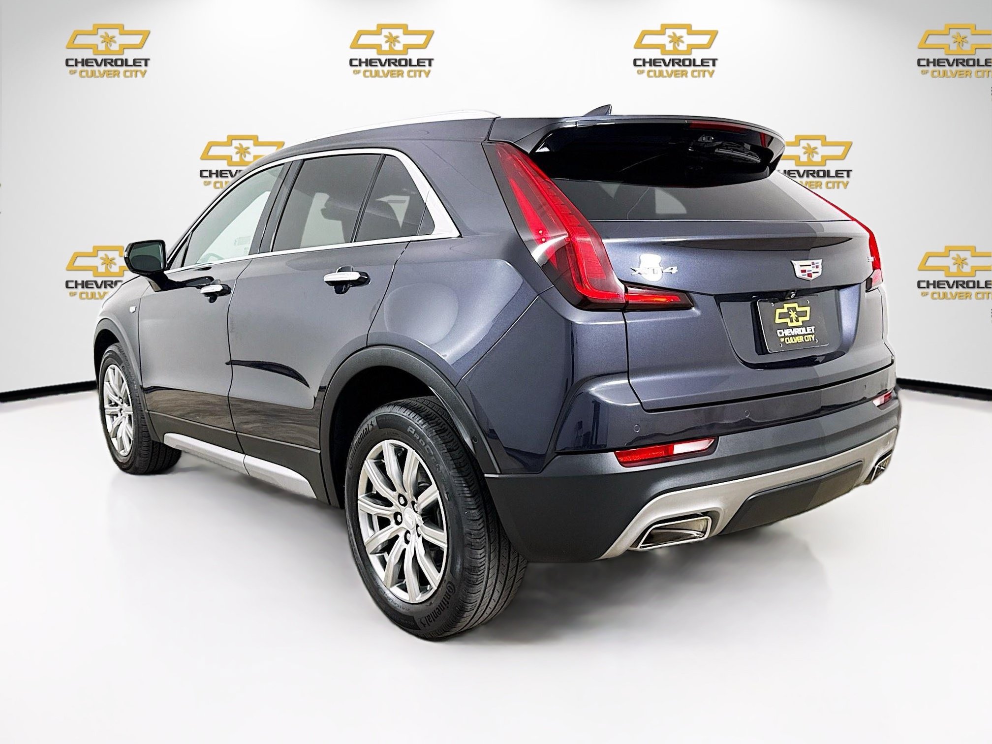 Used 2022 Cadillac XT4 Premium Luxury w/ Enhanced Visibility Package FWD image 6