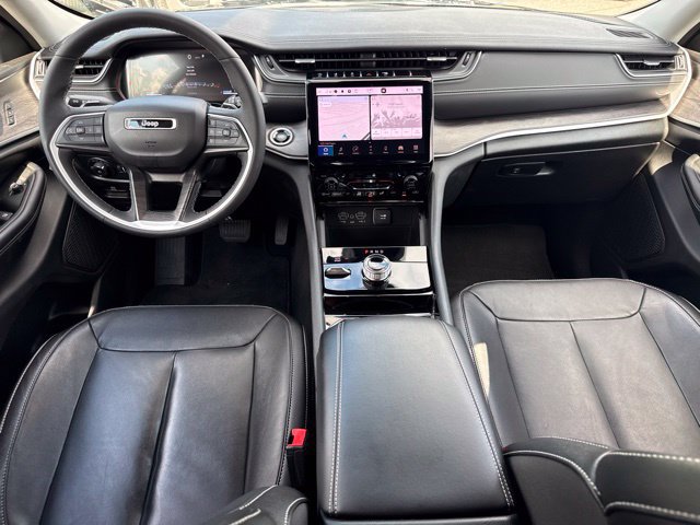 Used 2023 Jeep Grand Cherokee Limited AWD/4WD image 4
