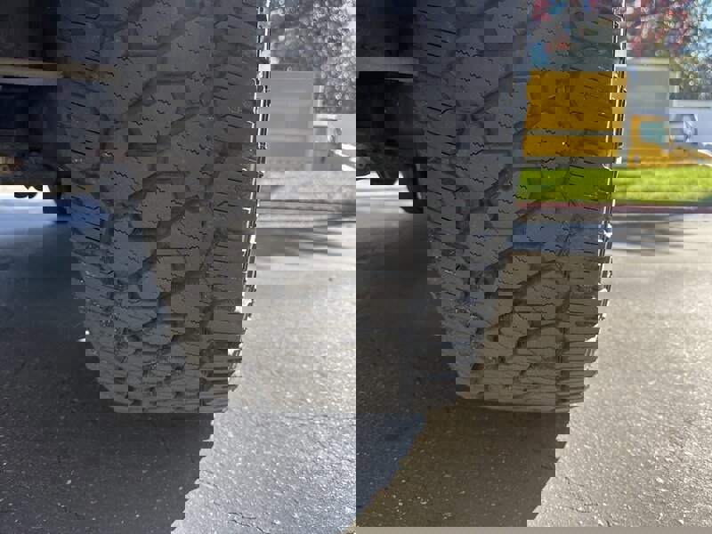 Used 2017 GMC Yukon SLT w/ Open Road Package image 18