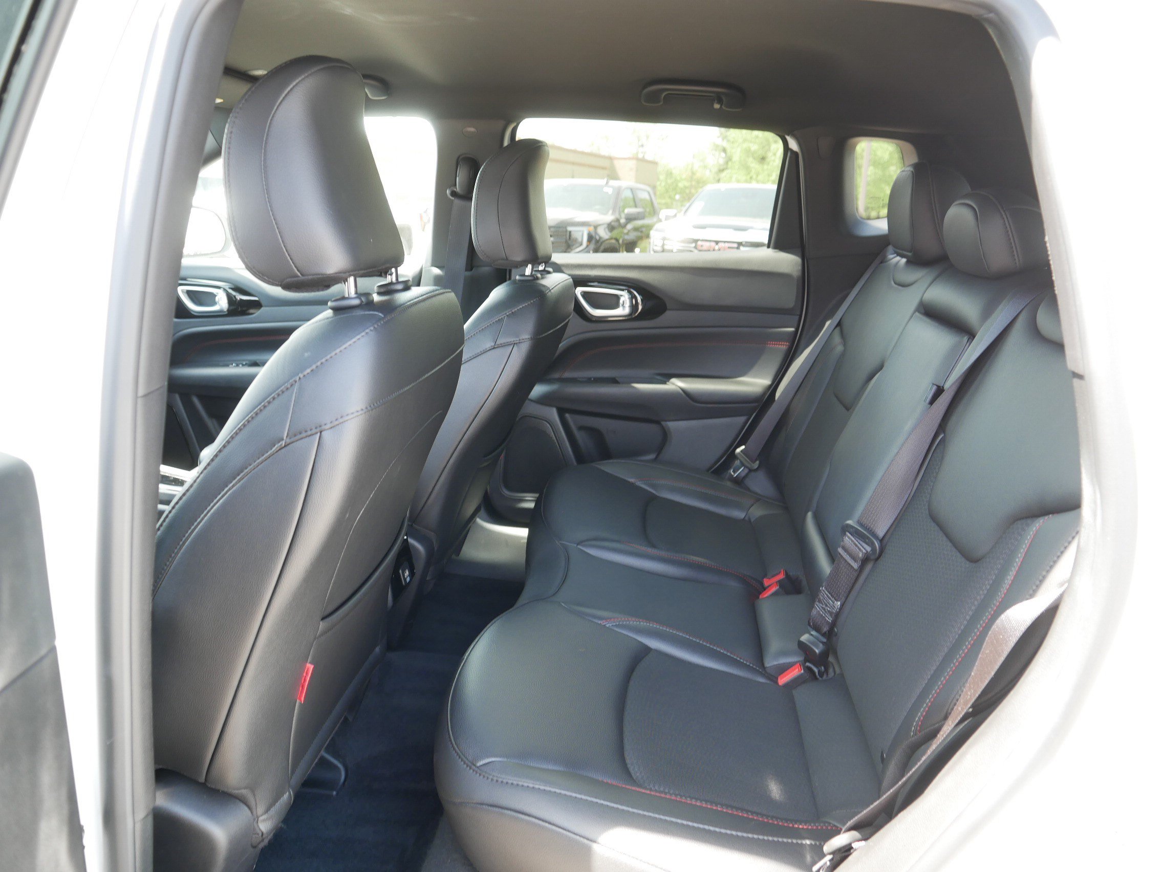 Used 2025 Jeep Compass Trailhawk AWD/4WD image 34