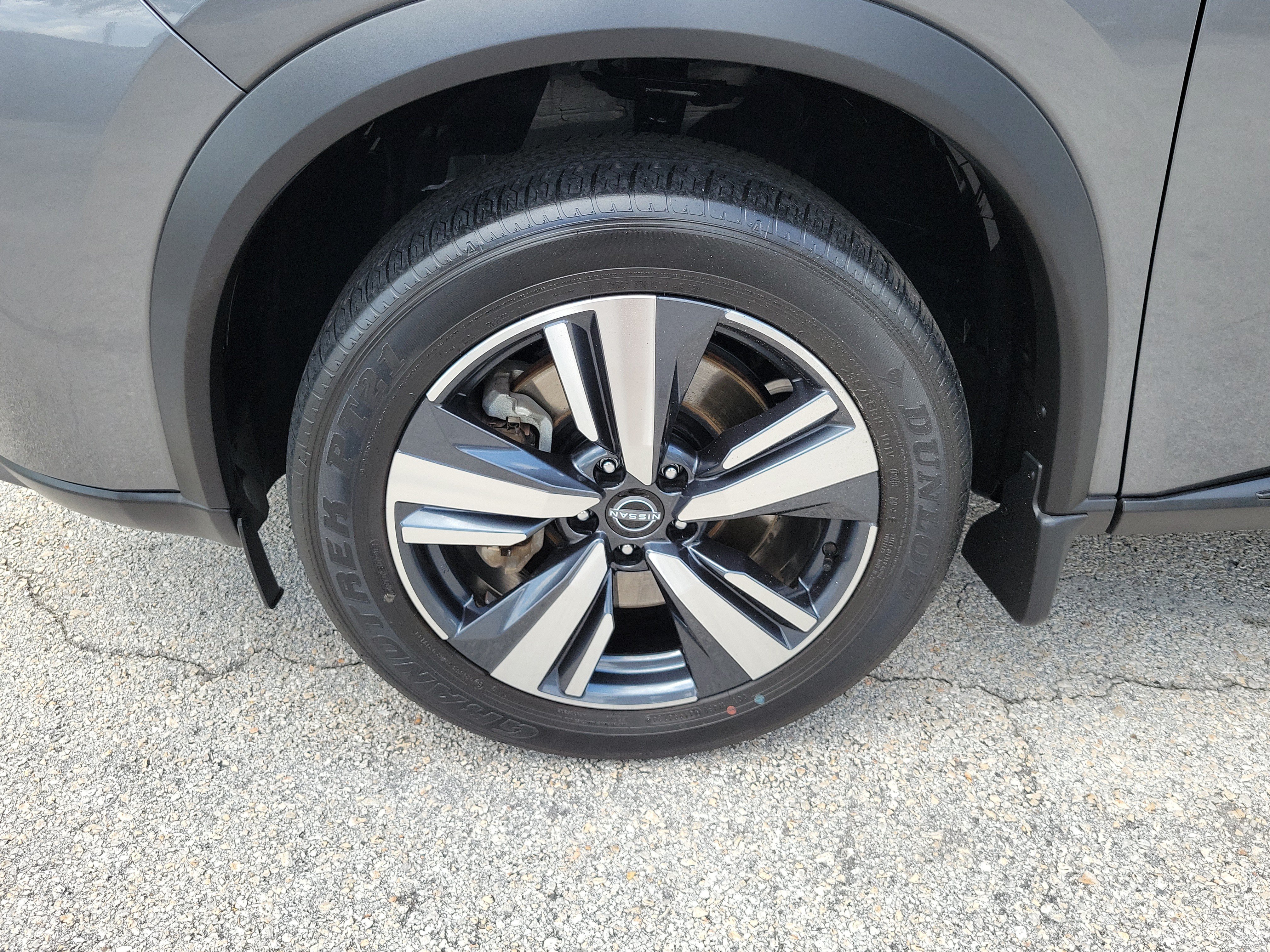 Used 2025 Nissan Rogue SL w/ Tech Package FWD image 5