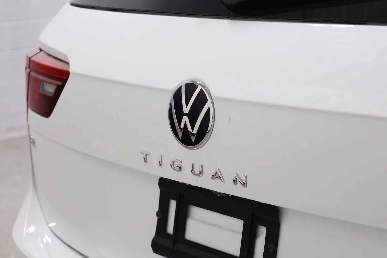 Used 2022 Volkswagen Tiguan SE image 8