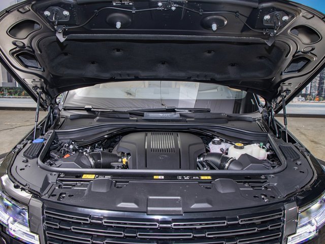 New 2025 Land Rover Range Rover SE image 5