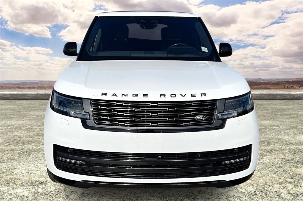 Used 2023 Land Rover Range Rover Long Wheelbase SE image 2