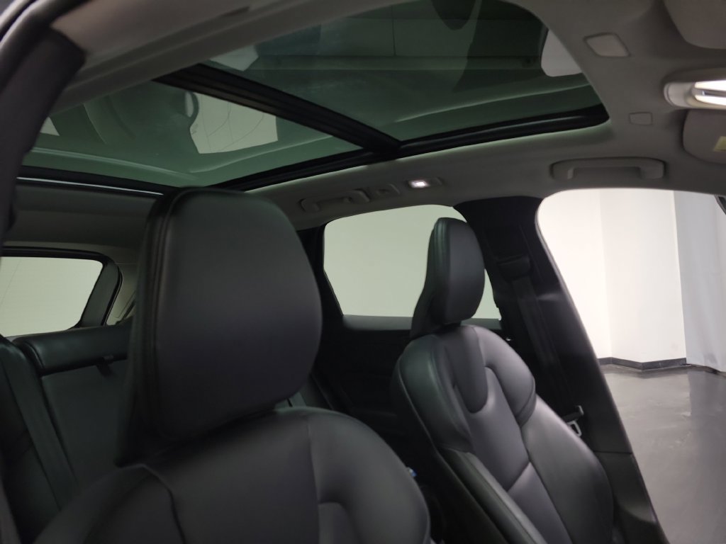 Used 2023 Volvo XC60 T8 Core AWD/4WD image 31