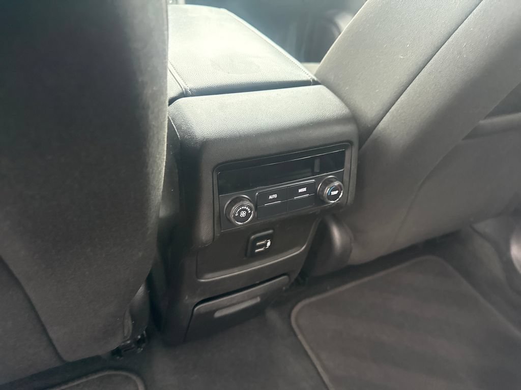 Used 2018 GMC Acadia SLE FWD image 31