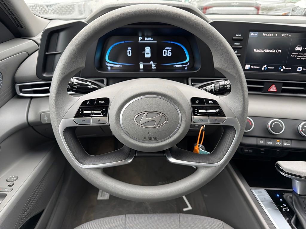 Used 2026 Hyundai Elantra SE w/ Cargo Package image 15