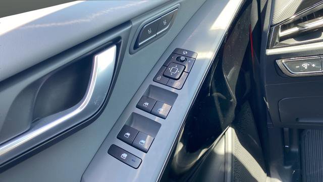New 2026 Kia Niro FWD image 22