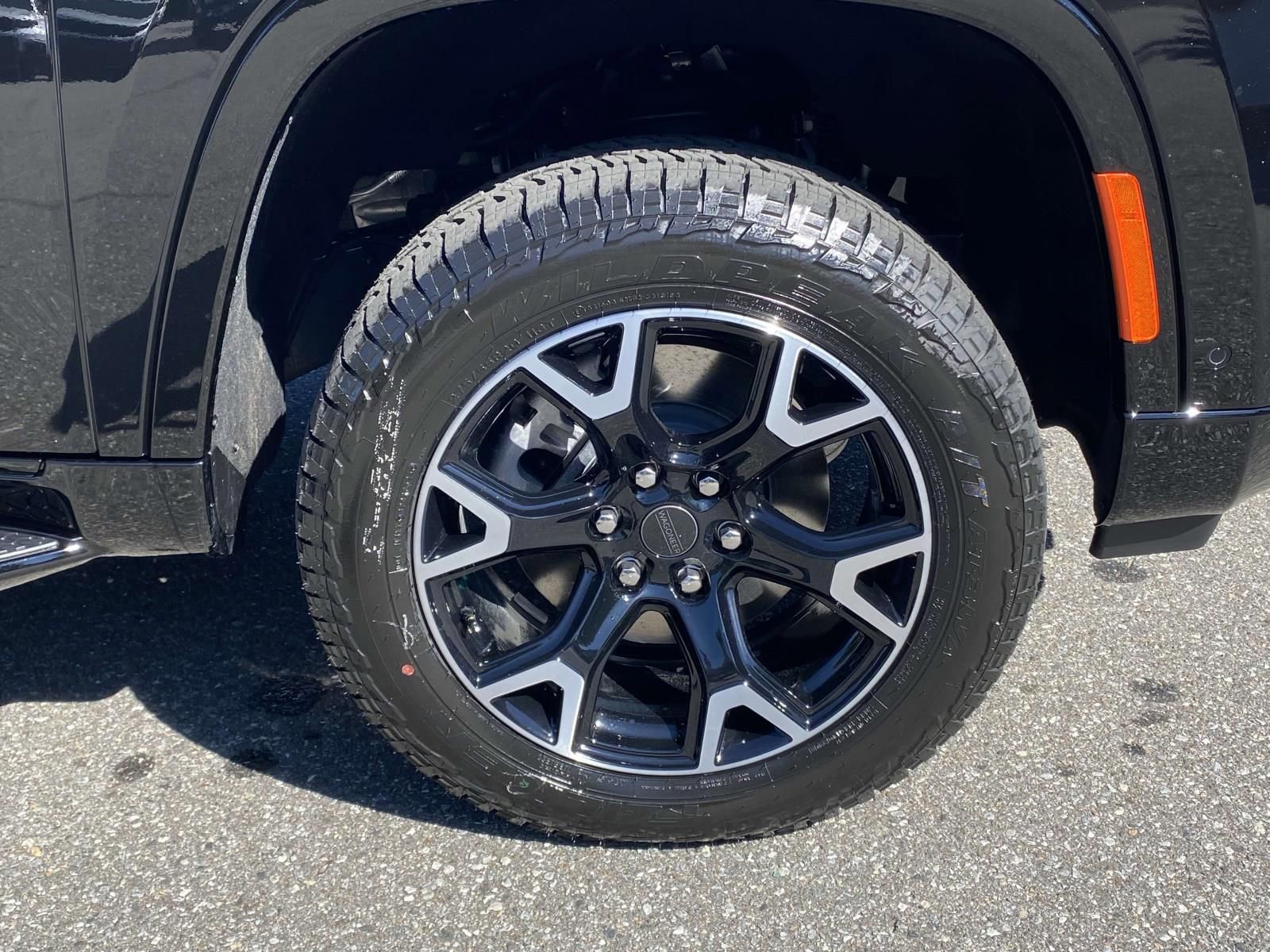 New 2025 Jeep Wagoneer Series II AWD/4WD image 9