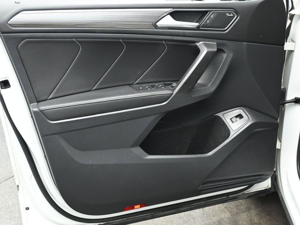 Used 2022 Volkswagen Tiguan SEL R-Line image 10