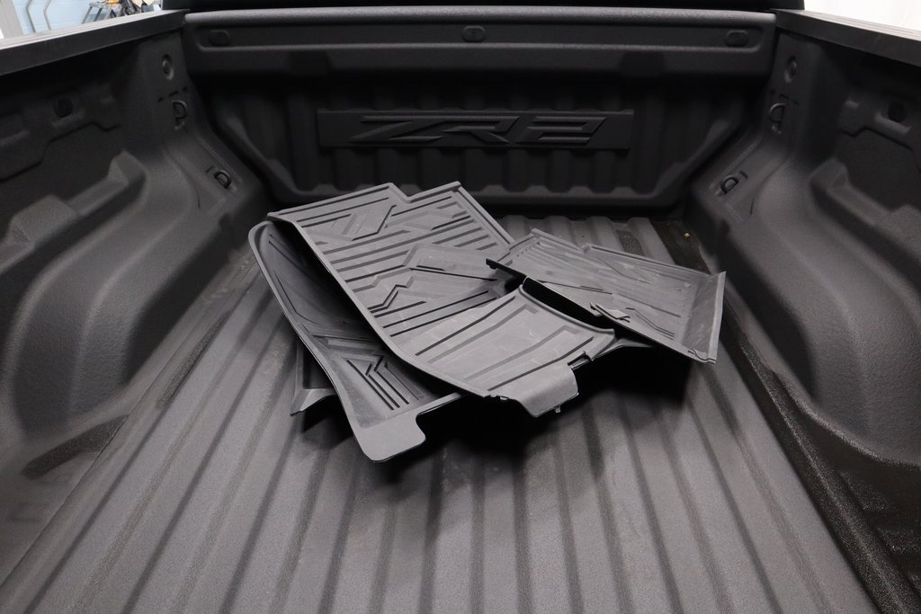 Used 2024 Chevrolet Colorado ZR2 w/ ZR2 Convenience Package III image 18