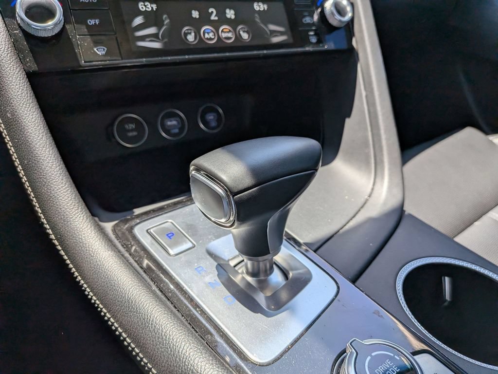 Used 2025 Genesis G70 2.5T RWD image 24