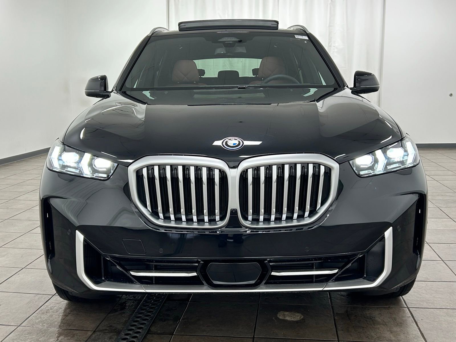 Used 2026 BMW X5 xDrive50e w/ Climate Comfort Package image 7