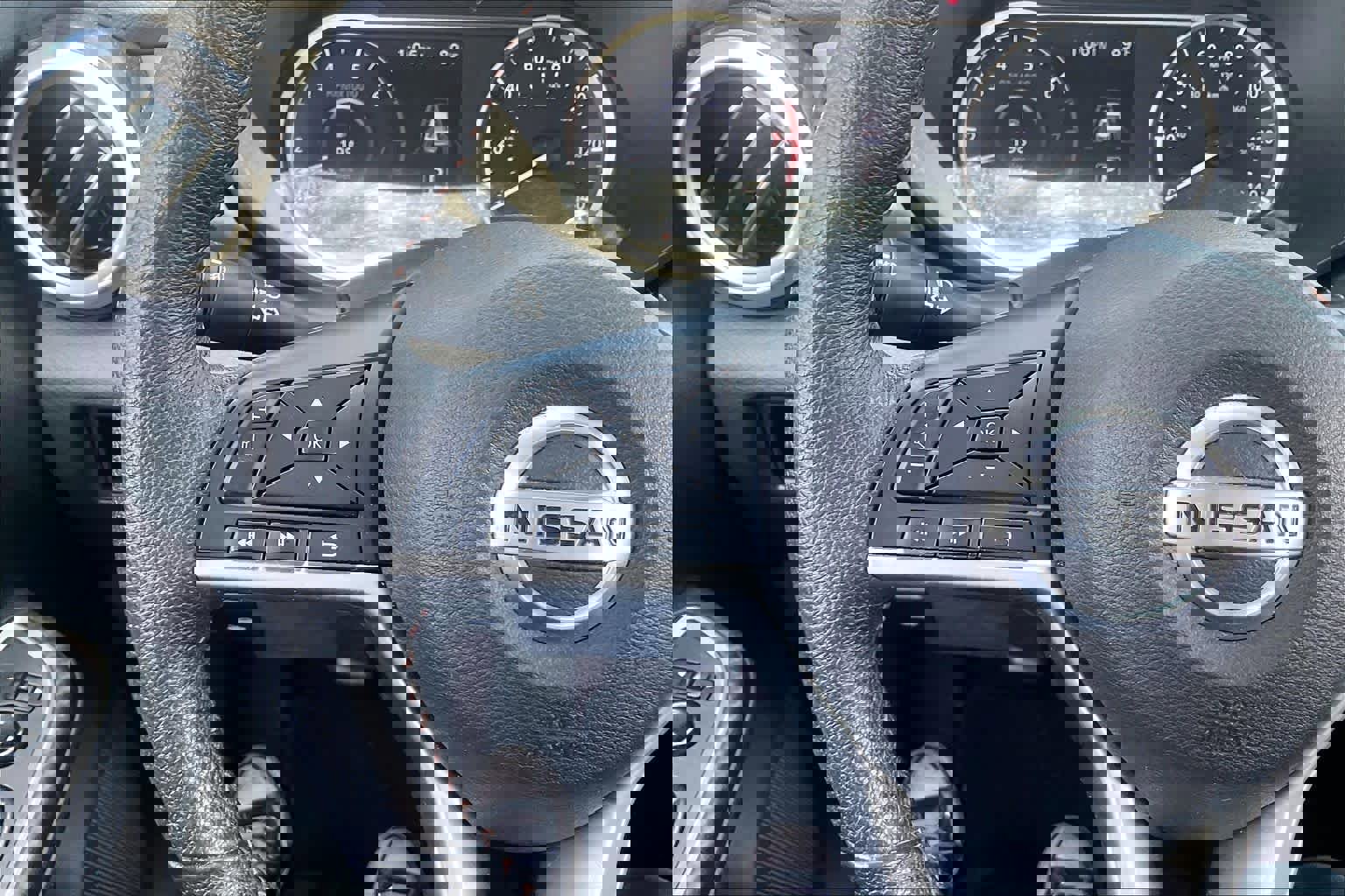 Used 2021 Nissan Versa SR w/ Convenience Package image 23