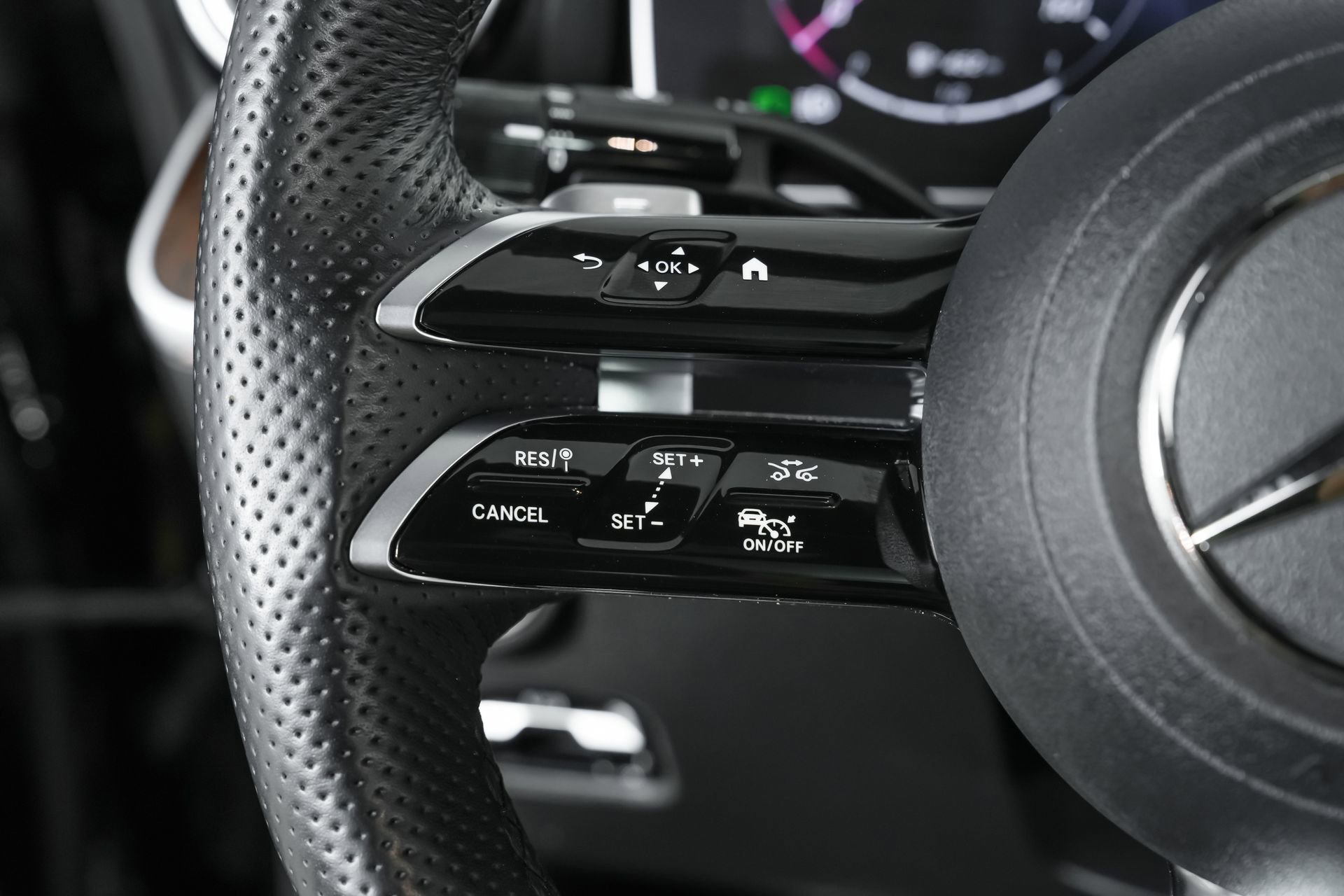 Used 2025 Mercedes-Benz CLE 450 4MATIC Coupe image 33