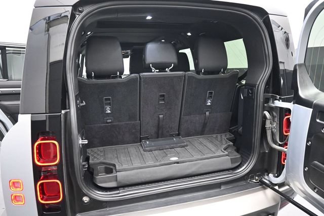 Used 2024 Land Rover Defender 130 X-Dynamic SE AWD/4WD image 19