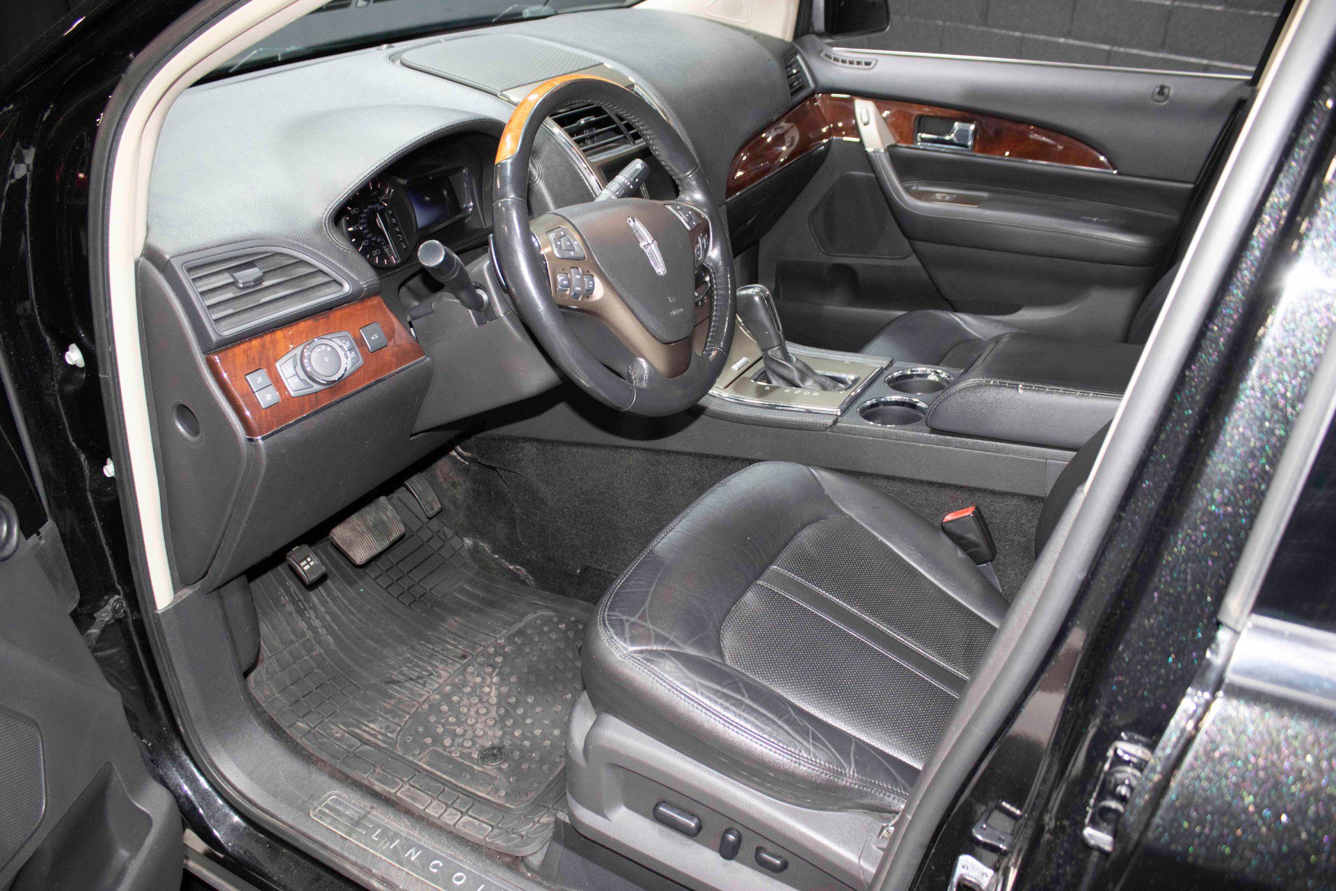 Used 2014 Lincoln MKX AWD w/ Olive Ash Wood Package image 2