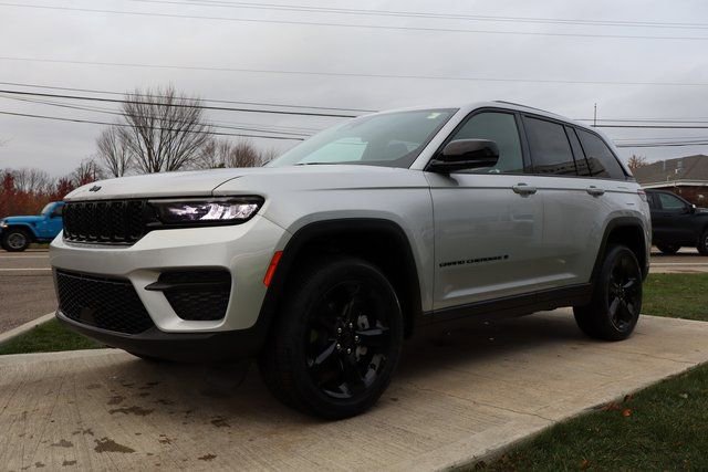 New 2025 Jeep Grand Cherokee Altitude image 6