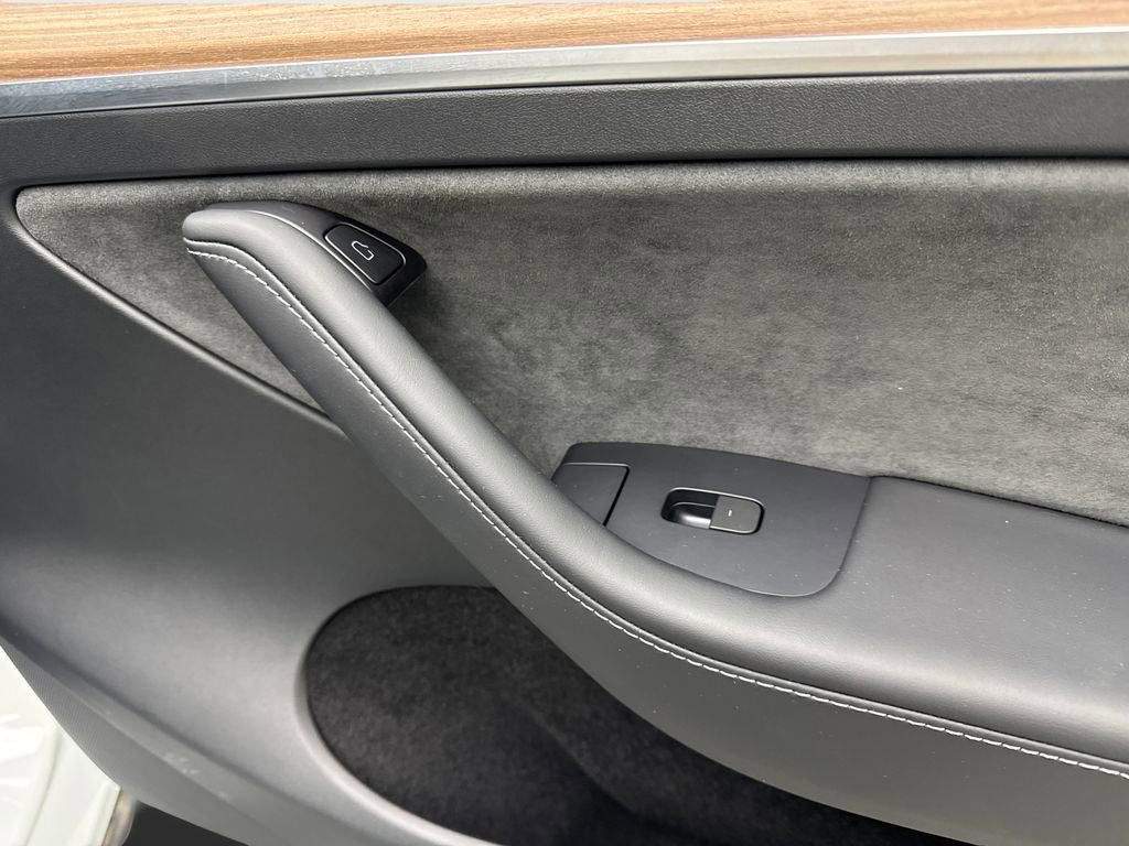 Used 2024 Tesla Model Y Long Range image 49