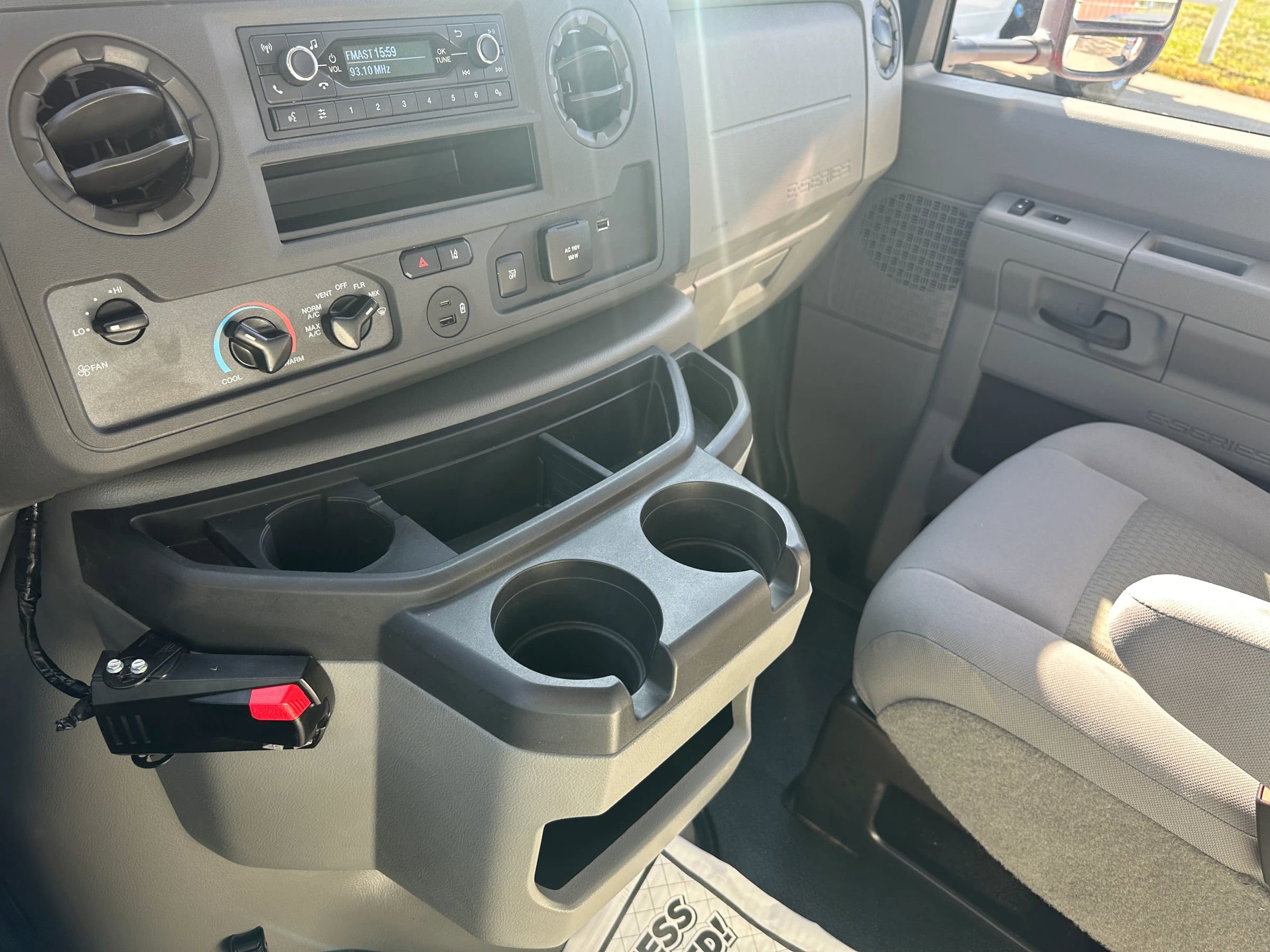 Used 2025 Ford E-350 and Econoline 350 Super Duty w/ Driver's Safety Package image 18