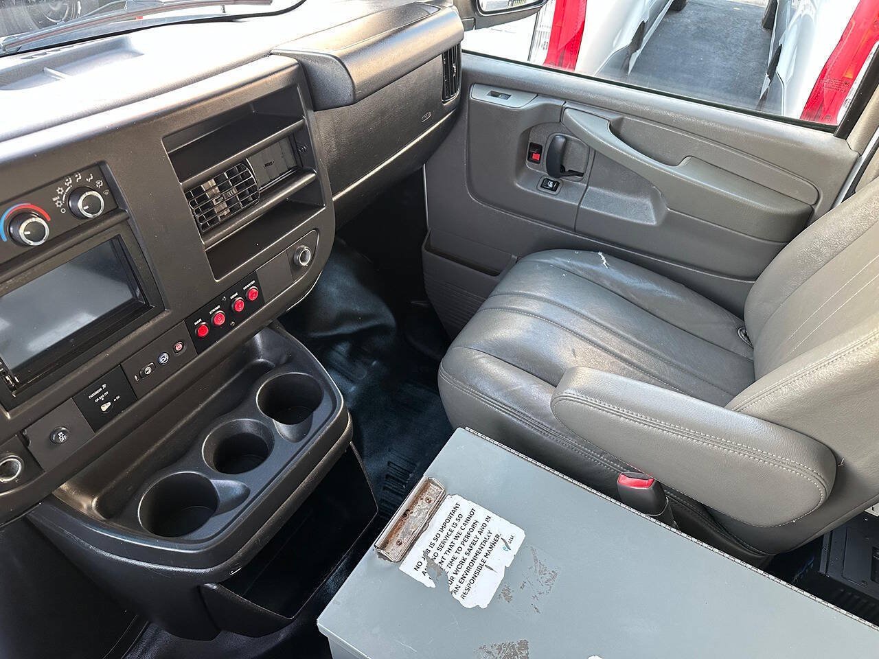 Used 2014 Chevrolet Express 2500 RWD image 16