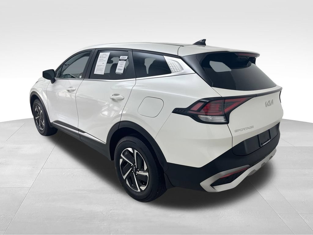 Used 2023 Kia Sportage LX AWD/4WD image 3
