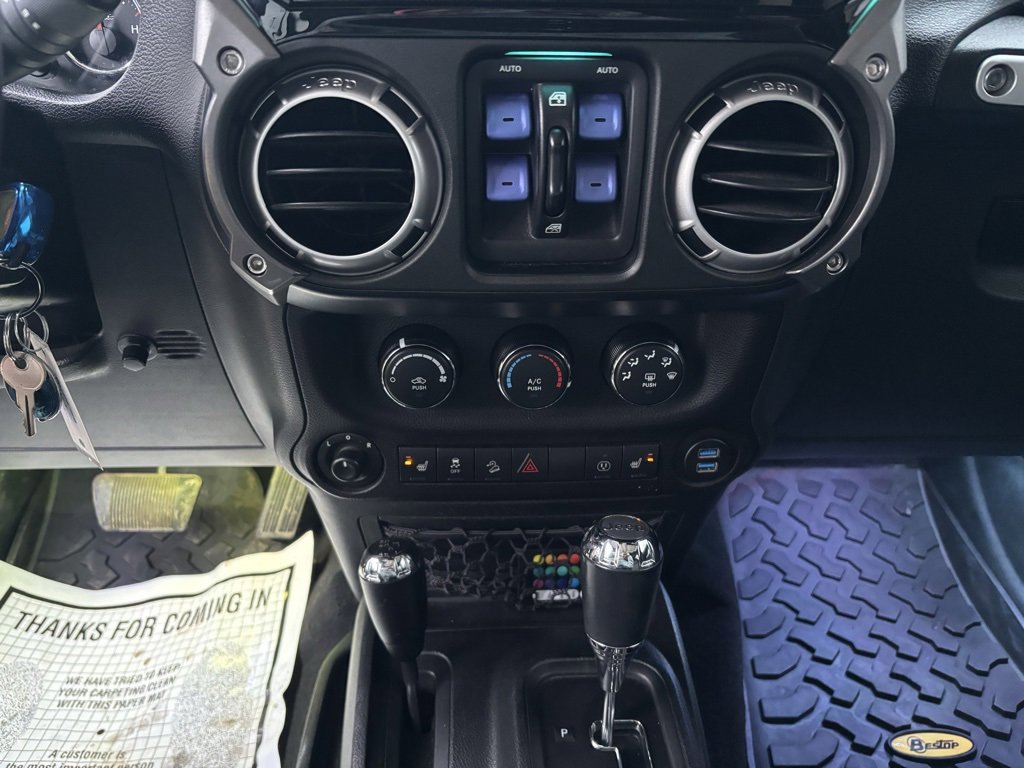 Used 2018 Jeep Wrangler Unlimited Rubicon w/ Cold Weather Group image 16