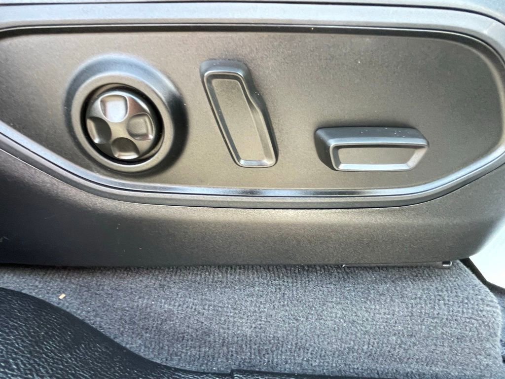 Used 2023 Jeep Grand Cherokee Limited image 13